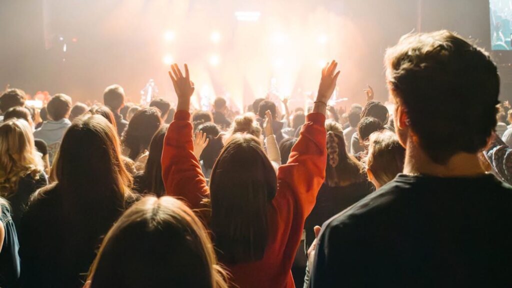 Pastor diz que 80% dos jovens que vão à igreja conhecem Jesus na internet