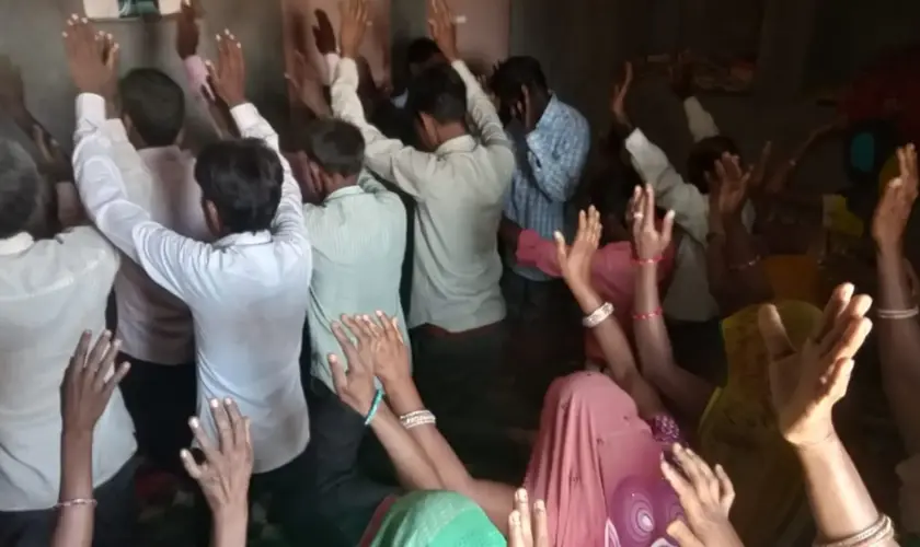 Bíblias queimadas e cristãos agredidos em ataque de extremistas hindus na Índia