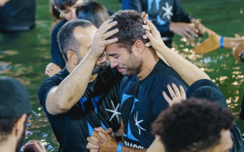 Cobrança para realizar batismo causa indignação no meio evangélico