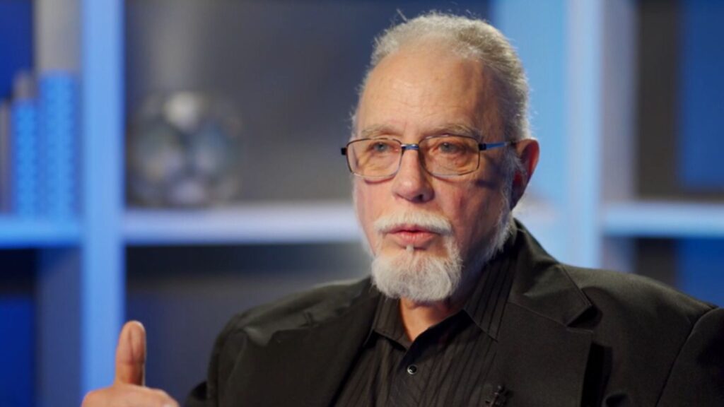 Evangelista prega Jesus em evento anual de bruxas e satanistas nos EUA