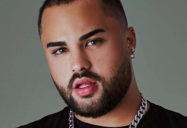 Influenciador gay critica Cassiane após recusa em cantar em seu aniversário