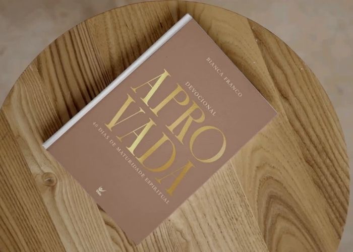 Devocional guia mulheres a viver uma transformação completa em Cristo e abraçar a maturidade espiritual