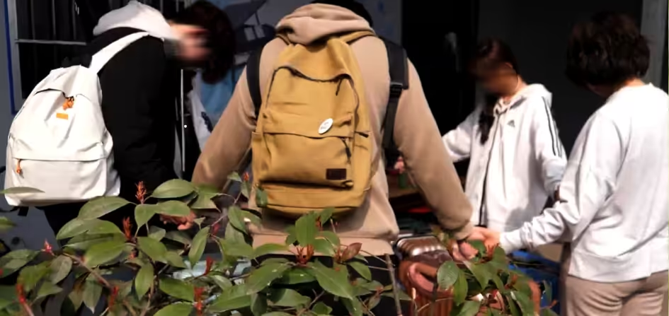 Acampamento de jovens na China é invadido por policiais