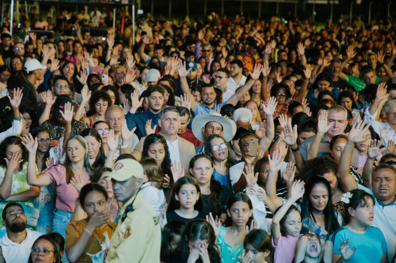 Show gospel, em comemoração aos 48 anos de Vilhena, atrai multidão ao Estádio Portal da Amazônia