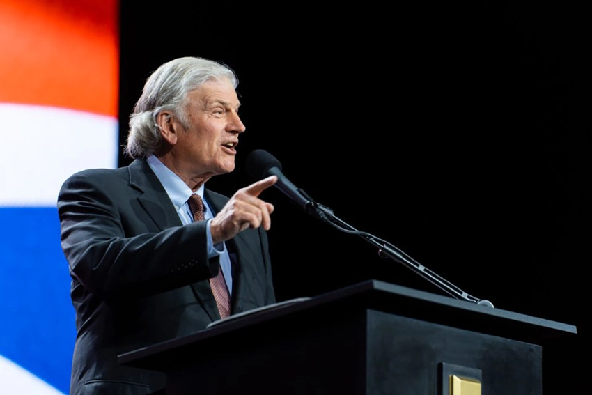 Franklin Graham teve visto negado pela Índia antes de sua cruzada? Saiba a verdade