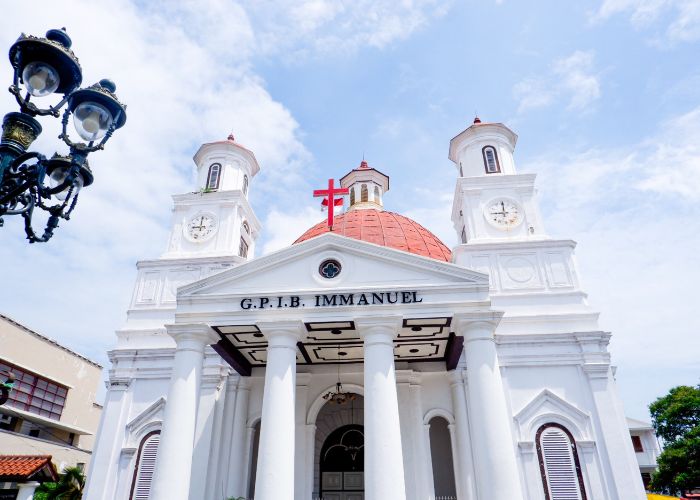 Muçulmanos exigem o fechamento de igreja na Indonésia antes do Natal