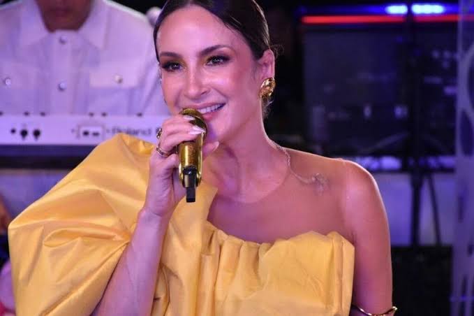 Claudia Leitte é processada por discriminação religiosa após alterar letra de música