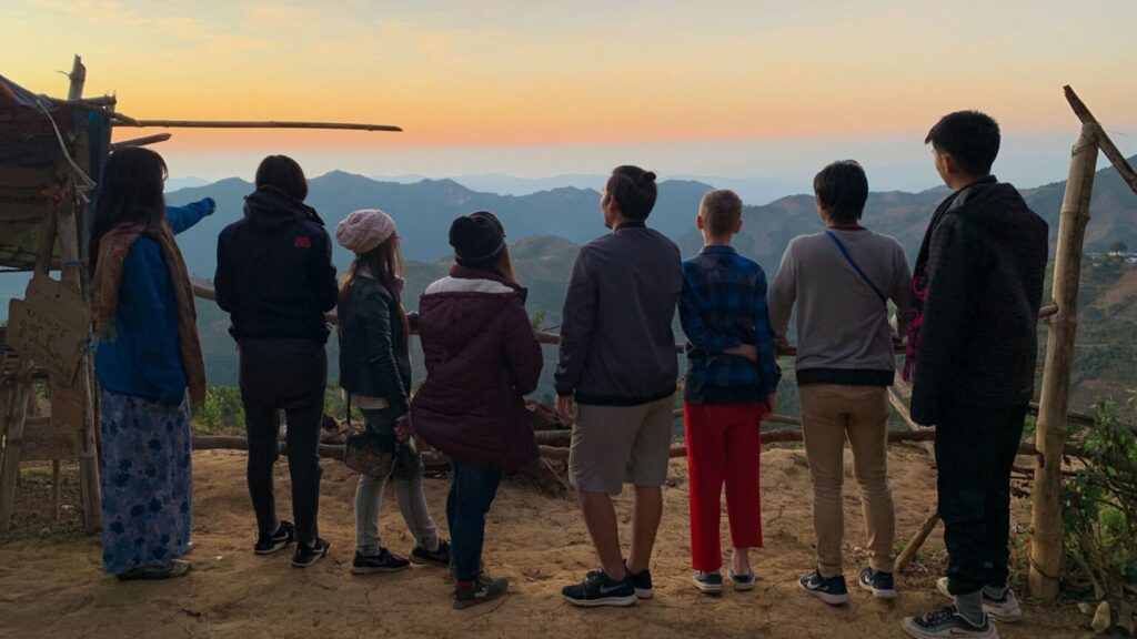 Missionários celebram primeiras conversões após 5 anos em aldeia na Ásia: “Não desistimos”