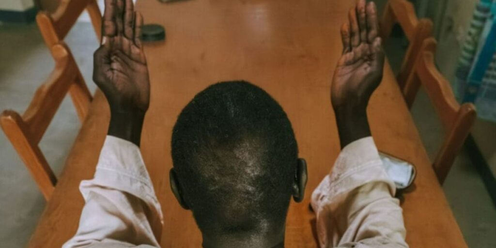 Ex-muçulmano se torna pastor após conversão ao cristianismo, no Chade