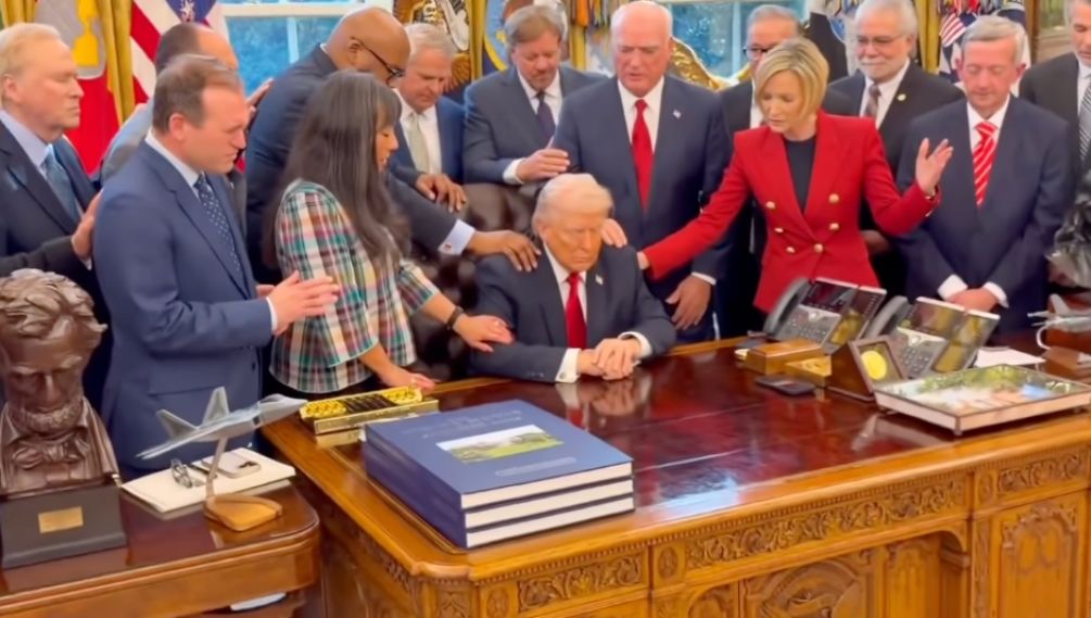 Pastores oram por proteção a Trump em meio à guerra