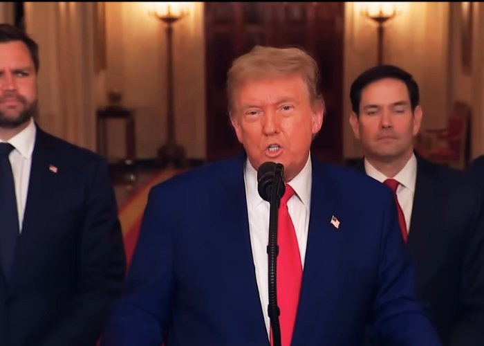 Governo Trump é processado por promover cultos cristãos em órgãos federais