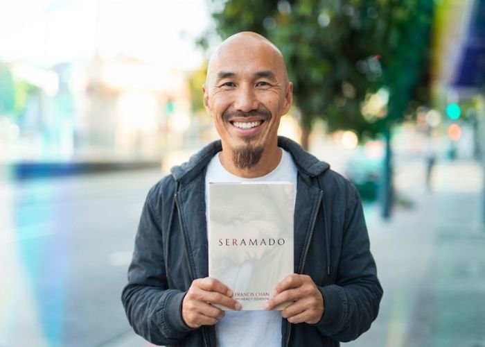 Francis Chan apresenta “Ser Amado”, seu novo livro no Brasil sobre o amor