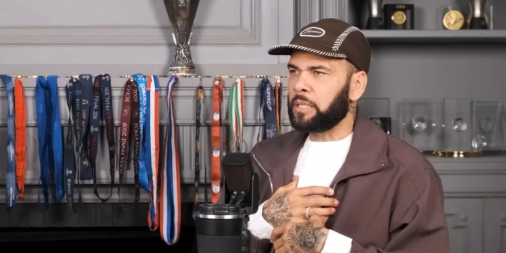 Daniel Alves relata conversão na prisão e chama Cristo de maior troféu