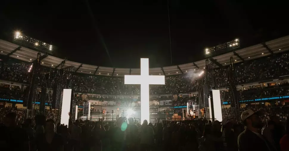 “Fome de Deus”: 30 mil pessoas lotam evento para ouvir o Evangelho