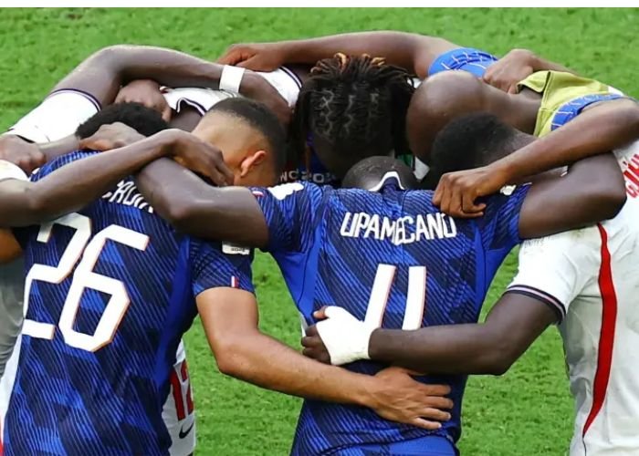 Copa do Mundo 2026: Jogadores da Inglaterra e da França oram juntos após disputa pelo terceiro lugar
