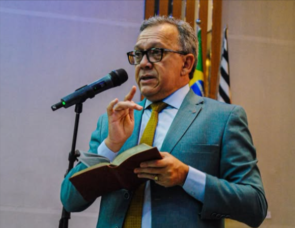 “Nem toda igreja que vou sou bem tratado”: pastor Carvalho Júnior revela desafios de manter agendas por causa da sáude