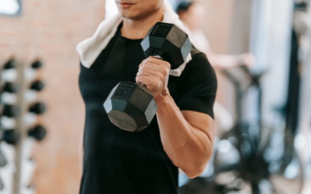 Influenciadores cristãos criam academia para homens para evitar tentações
