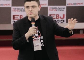 Teólogo cria “Dez Mandamentos das eleições” e critica idolatria de políticos entre cristãos