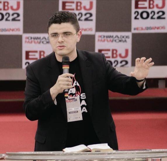Teólogo cria “Dez Mandamentos das eleições” e critica idolatria de políticos entre cristãos