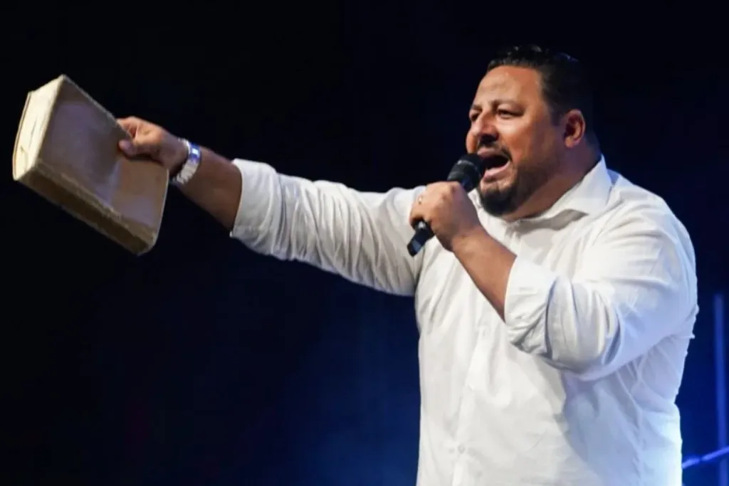 Justiça torna réu pastor que pediu oração contra diretor gay da Câmara de SP