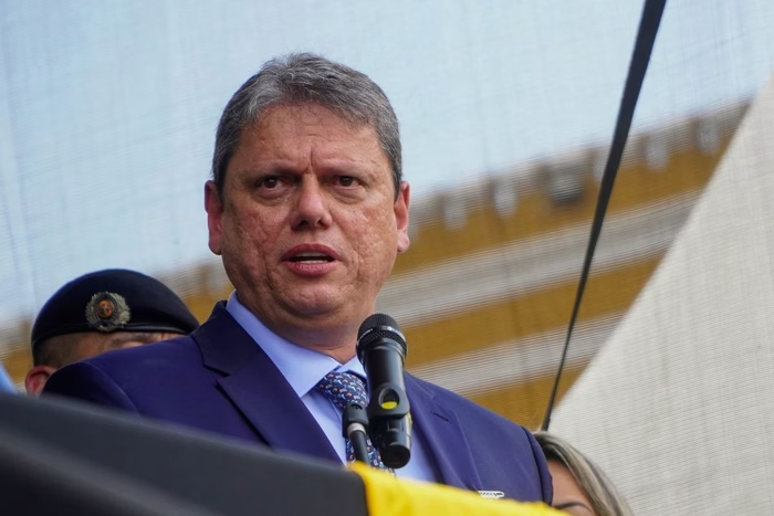 TRE-SP multa Tarcísio de Freitas por propaganda eleitoral irregular em igreja