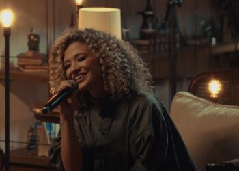 Arianne revive “Autor da Minha Fé”, clássico cristão que atravessa gerações com uma forte mensagem de esperança