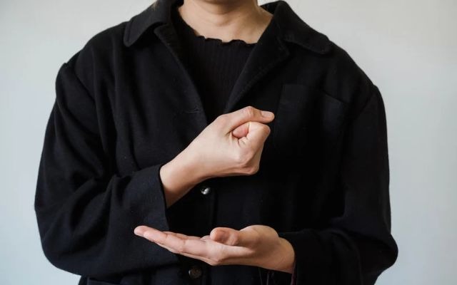 Cristãos se unem para traduzir a Bíblia para língua de sinais no Paraguai